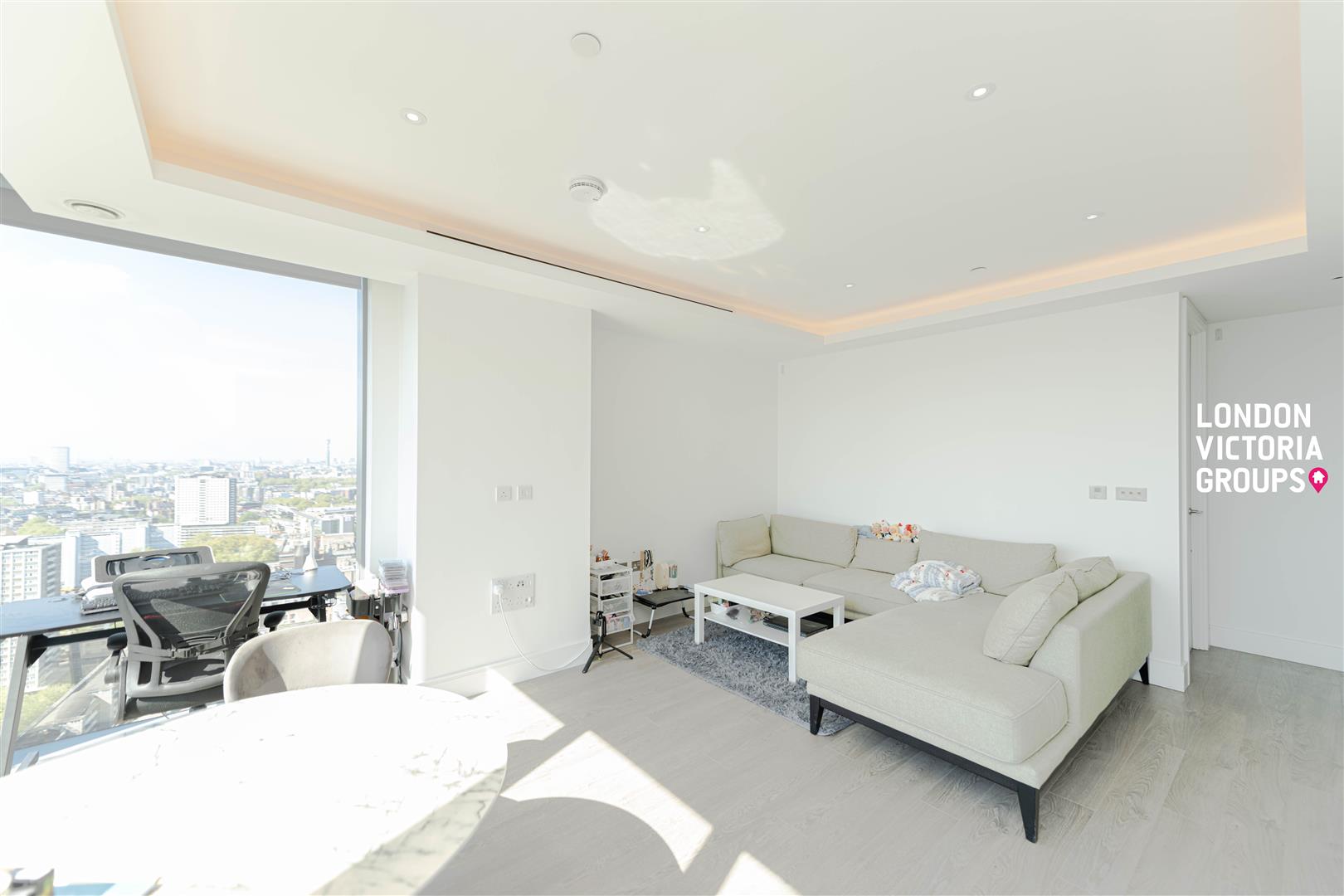 1 bed property in Carrara Tower, 1 Bollinder Place, London